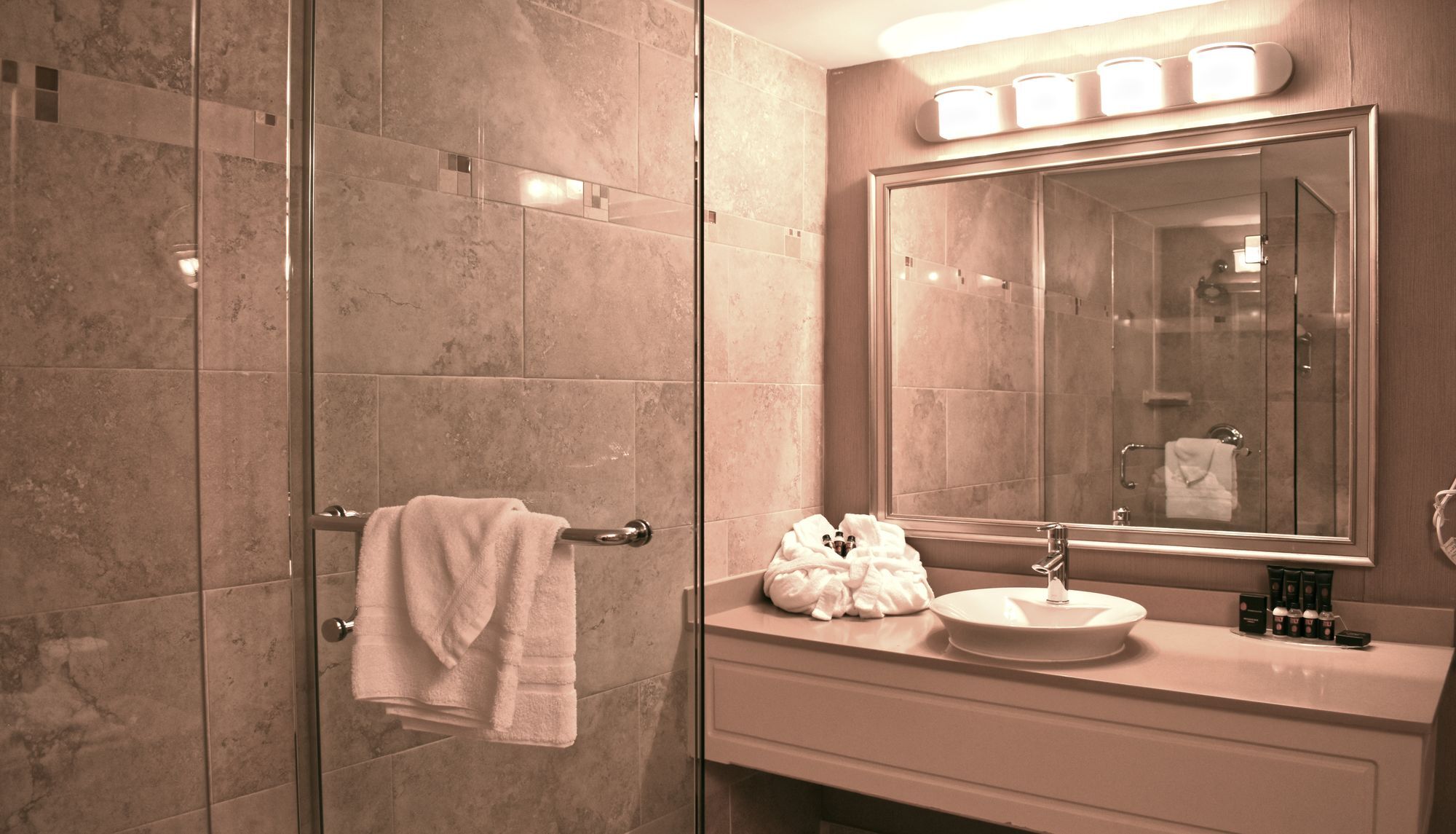Hamilton Plaza Hotel And Conference Centre Luaran gambar